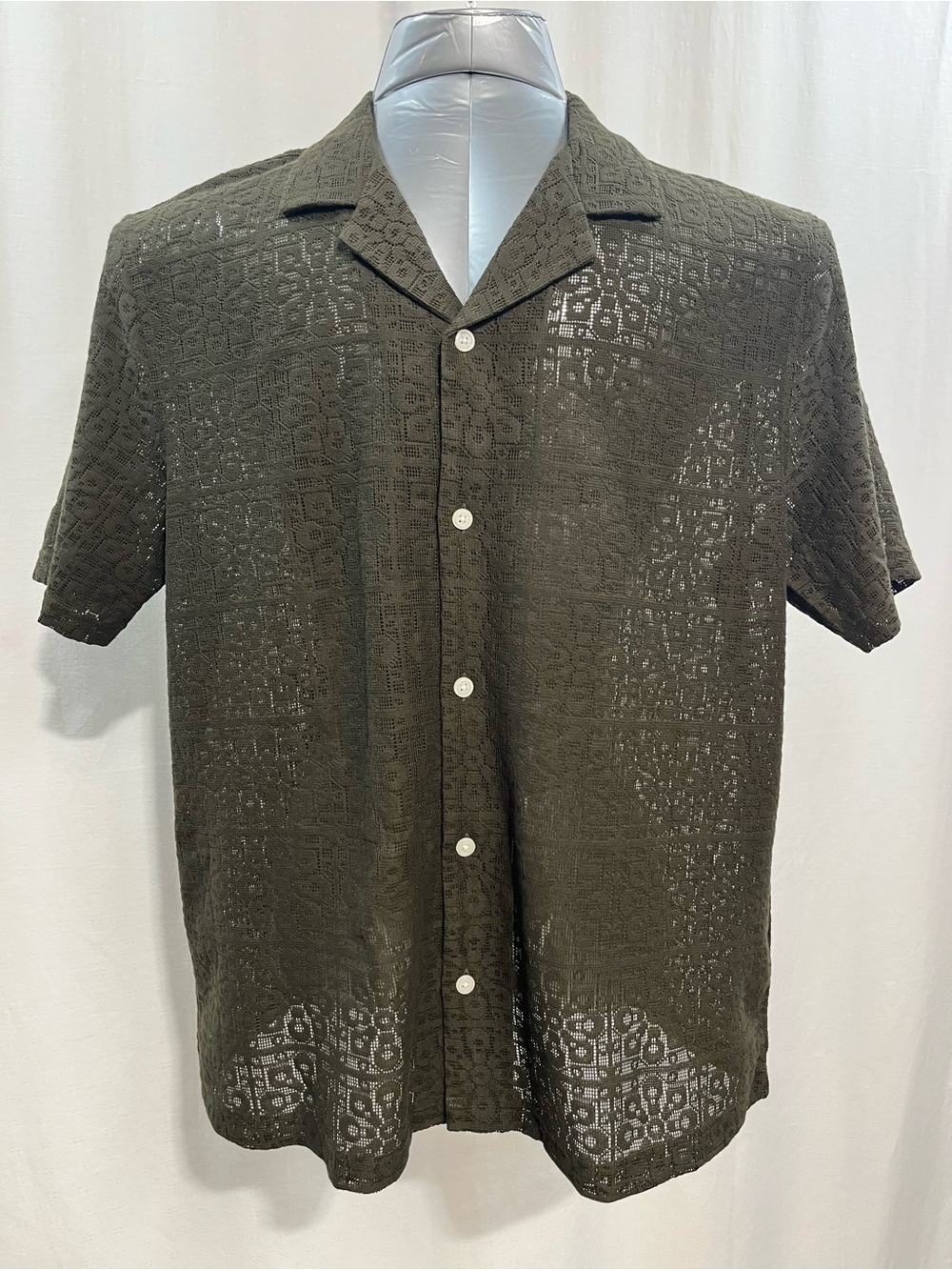 RW&CO. Olive Green Short Sleeve Button-Down Shirt.  1053